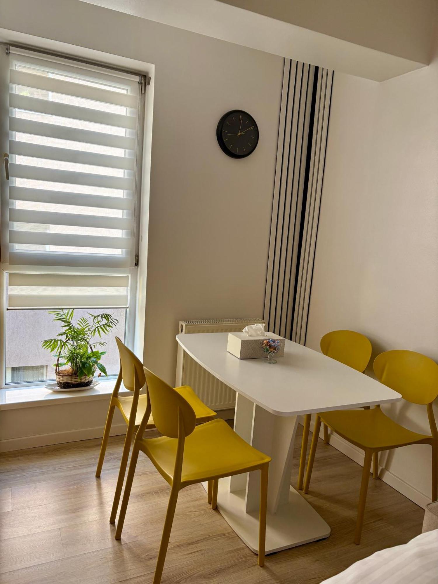 Yellow Apartment ฟลอเรชติ ภายนอก รูปภาพ