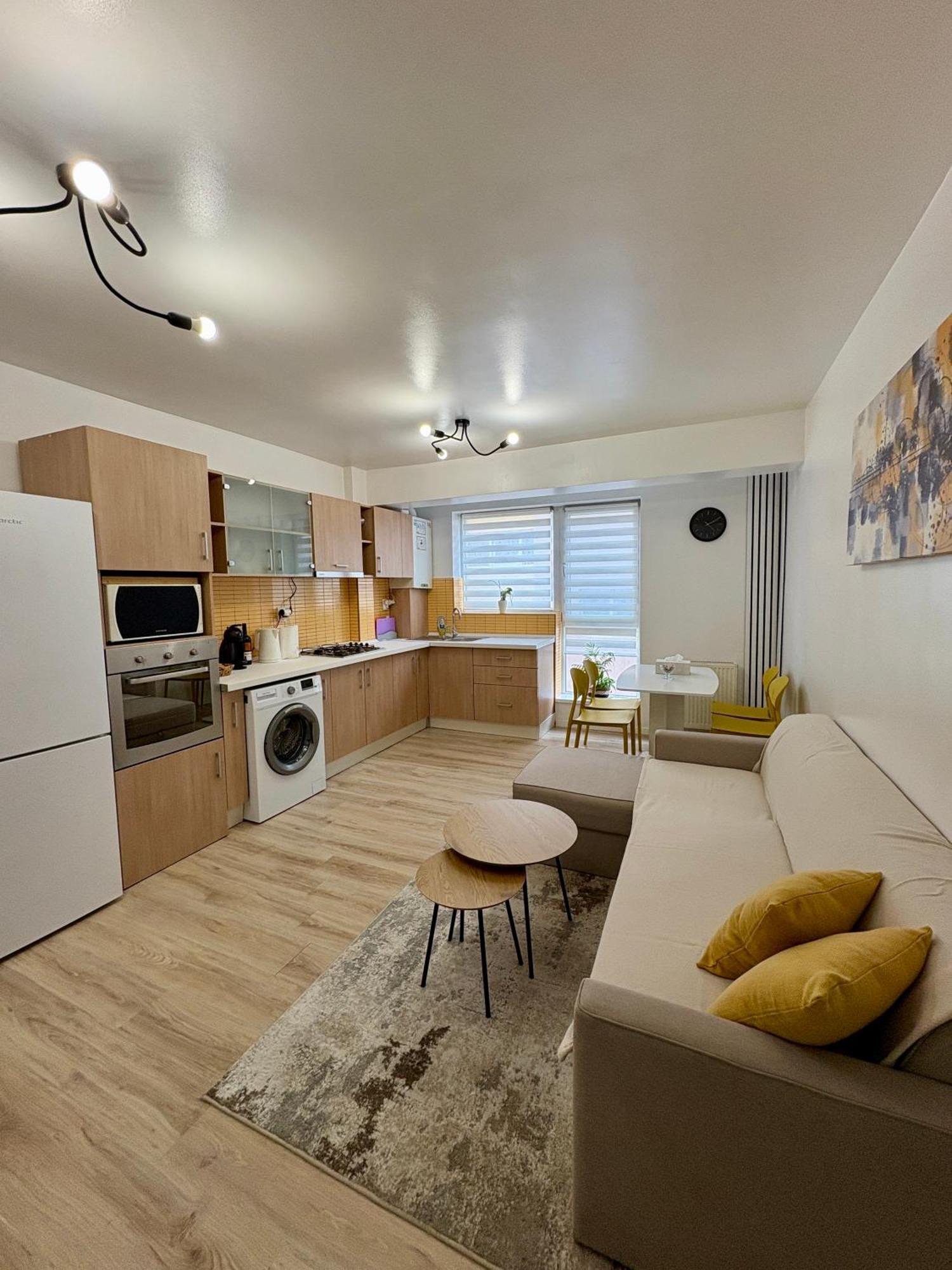 Yellow Apartment ฟลอเรชติ ภายนอก รูปภาพ